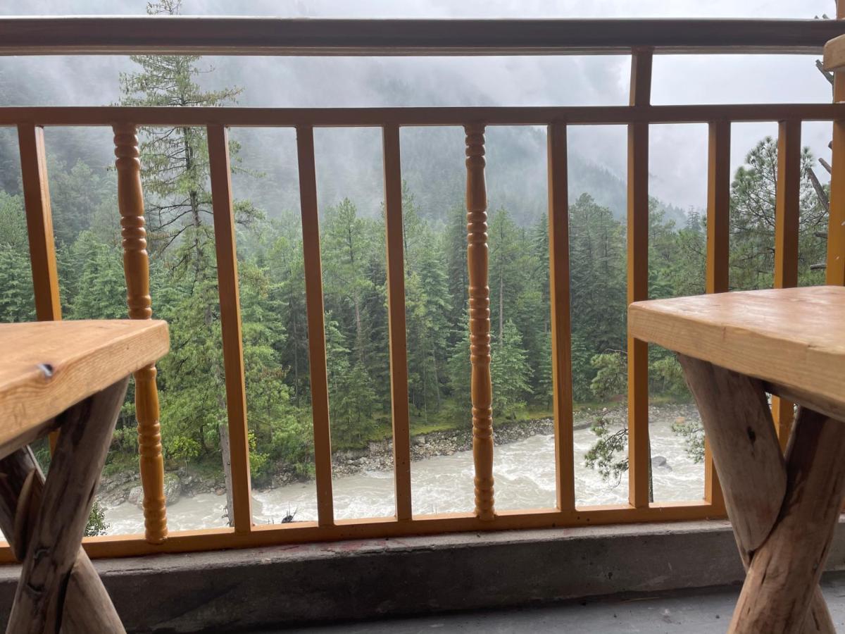 Highland Spirit Hotel Kasol Exterior photo